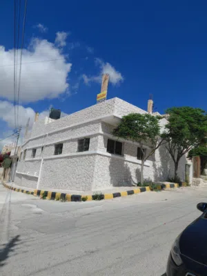 بيت مستقل للبيع في موقع مميز