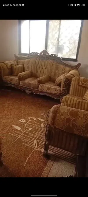 طقم كنب 9 مقاعد بحالة جيده للبيع