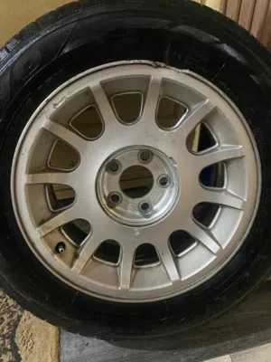 رنق فورد بحاله جيده فيه ضربه ع جنب لكن ماتأثر السعر 15دينار