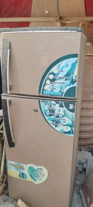ثلاجه بحاله جيده