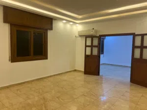 شقة في المنصورة واجهتين على الرئيسي شارع الجمهورية مساحة كبيرة 200