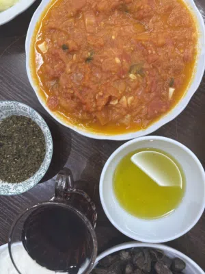 زيت زيتون بكر من مزرعة خاصة في جبال عمان البحاث
