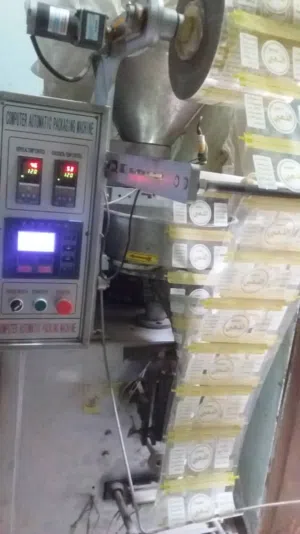 مكينه تغليف حبوب مكسرات زعقه مستخدم جديد صاحبها استخدمها 5 اشهر فقط ويوجد لدينا جميع المعدات الصناعي