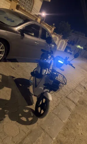 سكوتر كهربائي للبيع غير قابل للتفاوض الوصف مهم لا يتواصل إلا الجاد