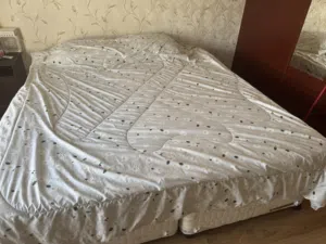 للبيع سرير هيكل كينج مع مرتبة Princess الأصلية كينق