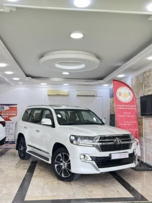 Used Toyota Land Cruiser in Muscat