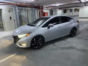 للبيع في اللاذقية: نيسان صني 2024 (نمرة نظامية) - لون فضي مميز - رادار ونقطة عمياء