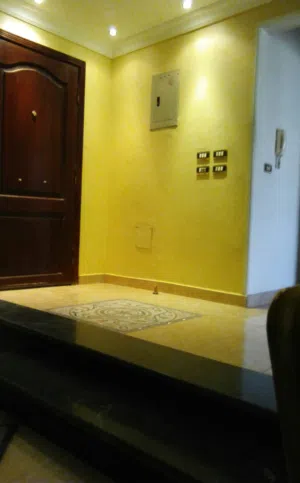 شقة سوبر لوكس  بالفرش والتكيفات بحري 200متر   حي السفارات مدينة نصر شامل العفش والتكيفات