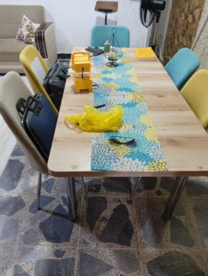 ميز طعام نظيف
