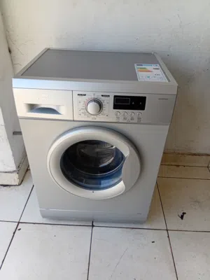 غساله جينرال 7كيلو بحاله الوكاله 1000دوره  موفره كهربا وماء +++A مع أغراضها استعمال 1شهر  بسعر مناسب