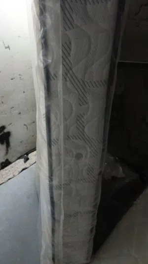 فرشه زنبركية مجوزه نظيفه جدا للبيع استخدام خفيف قياس 200*150*23