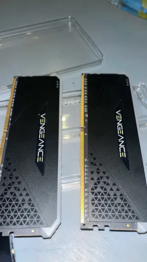 للبيع رامات ddr4 16gb من كورسير vengeance