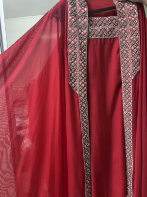 عباية حمرا