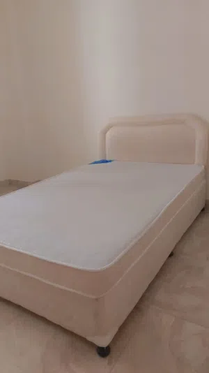 سرير نظيف جداً للبيع استعمل قليل المكان الخوض