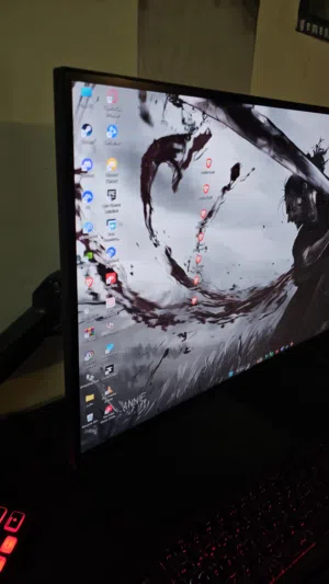 للبيع شاشة كيمينك احترافية من MSI حجم 27  السعر 325،000 وبيها مجال