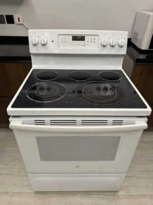 فرن كهربائي سيراميك بحالة ممتازة ماركة جنرال الكتريك مقاس كبير