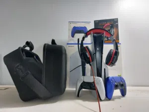 ps5 slim نظيفه و امورها طيبه و مع ملحقاتها