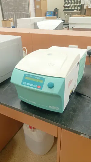 توريد وصيانة الأجهزة الطبية والدنتال والمختبرات