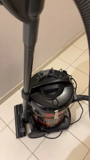 مكنسه كهربائيه بحاله جيدة
