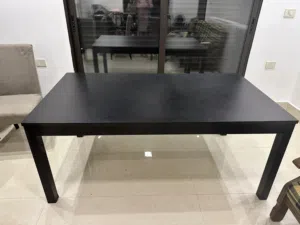 للبيع طاولة طعام مع 6 كراسي من أيكيا طراز بيورستا تتمدد الطاولة لتتسع من 6 ل10 مقاعد
