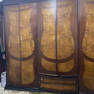 سلام عليكم غرفه نوم مستخدمه للبيع في اربد بحاله جيده جدا. خشب ثقيل جدا بدون فرشه 250