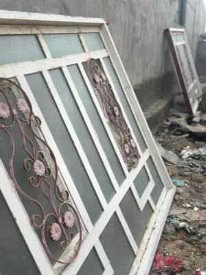 شبابيك عدد 2 شغل حلو مستخدمات حديد ثقيل
