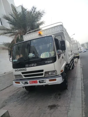 truck 7ton for sale ingene ghair all things is good working colour whit