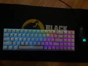 كيبورد ريد دراكون ابيض اضاءة RGB متغيرة وماوس لوجتك G402 وماوس باد حجم كبير اسود اضاءة RGB