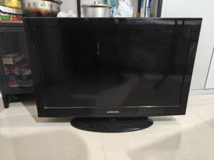 Samsung LCD 32inches tv
