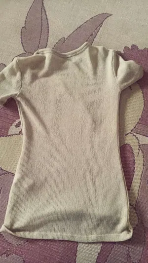 بلوزه لونها بيج وانيكو بتجنن