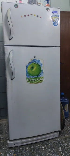 ثلاجة كون كورد حجم الكبير  بحالة جيدة نظيفة