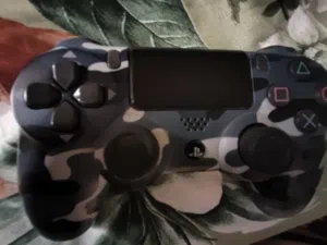 واحده تحكم بلاي ستيشن 4 0 من الكرتونه