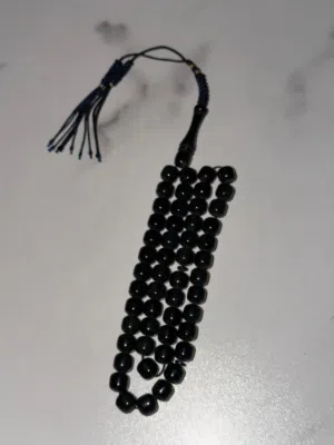 مسباح مستكه باللون الاسود الملكي