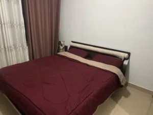 سرير وفرشة وكومدينة