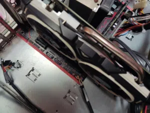 كيس ألعاب رخيصة معالج زيون وكرت RX580 (الوصف مهم )