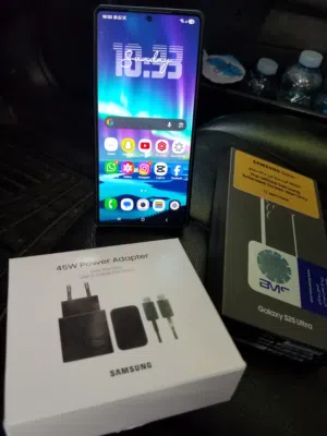 جهاز Samsung S25 ULTRA بسعة 256GB و رام 12GB كفالة BMS استخدام بسيط جدا تقريبا جديد للييع