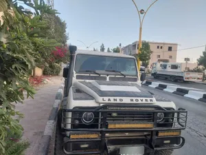 used-land-rover-defender-in-hebron