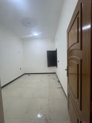 للايجار شقه حديثه غير مسكونه