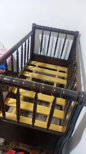 تخت بيبي خشب للبيع