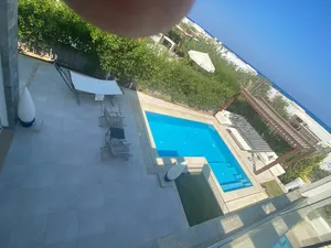 More than 6 bedrooms . More than 6 bathrooms . 450 m20