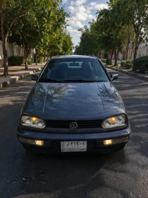 فولكسواكن كولف 1994 محرك 2000سي سي جيد جدا كير عادي سيارة متعوب عليها ومال جناي كلشي ماناقصها شي