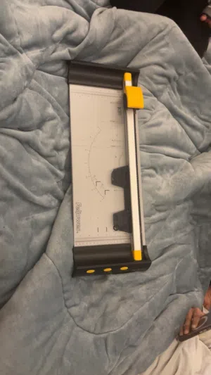 مقص كرتون مكتبي