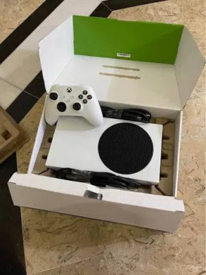 للبيع اكس بوكس سيريس اس نظيفه جدا استخدام قليل