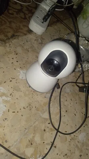 كل شي بصوره موجود كنباي تخت...خزانه... كرسي..كاميرا...سماعه...كاسات...مزهريات ........رخام الي بصوره