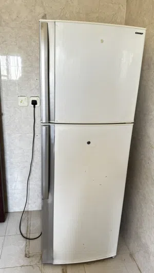 ثلاجة شارب 12 قدم نظيفه 550 ريال