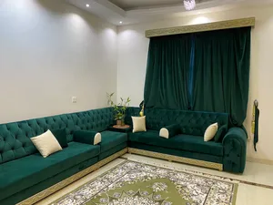 للبيع مجلس عربي/تركي راقي جداً بلون أخضر زمردي وذهبي