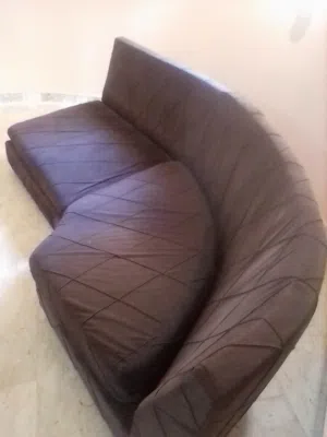 صالون دائري الشكل قماش انظيف في خدمة توصيل