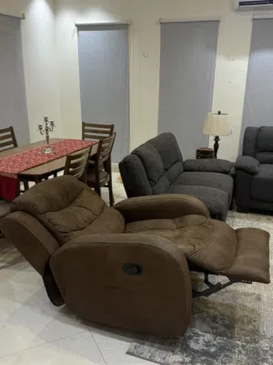 للبيع: كرسي استرخاء (Recliner) من هوم سنتر بحالة ممتازة