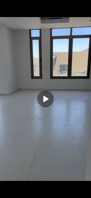 4 غرف ماستر وصاله كبيره مع روڤ 1900 مع تامين نص شهر وعموله نص شهر