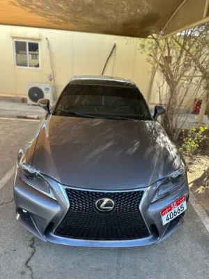 لكزس Is350 Fsport بحالة جيدة للجادين فالكم طيب